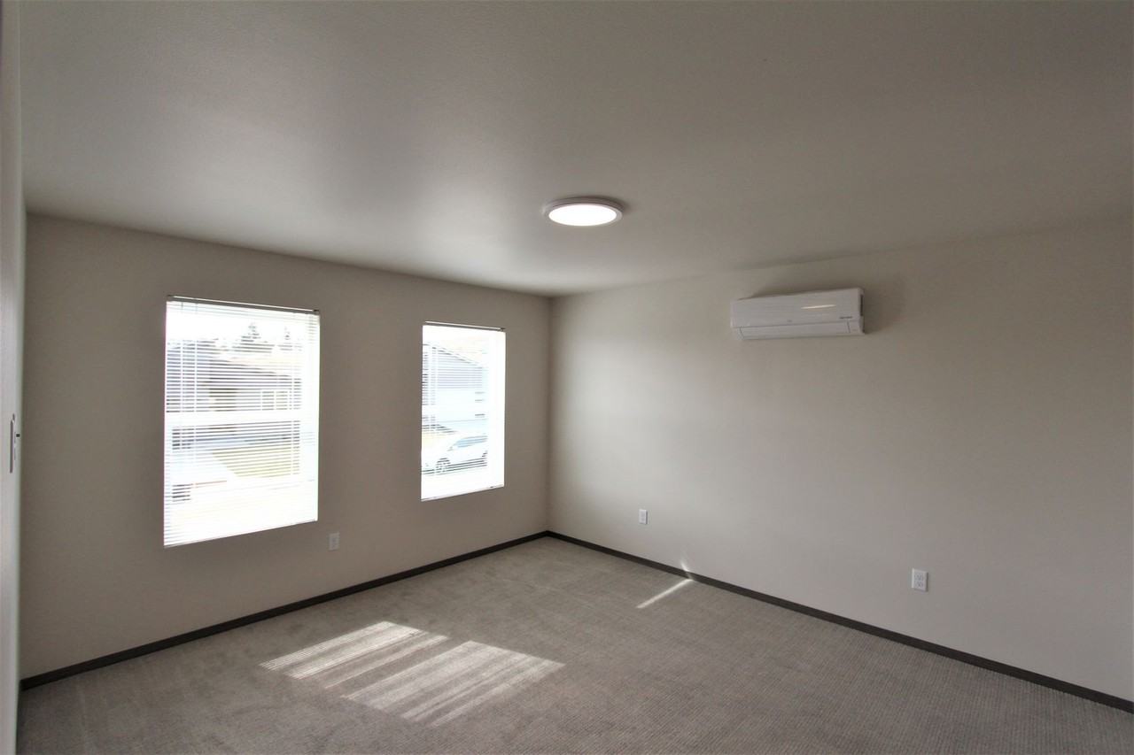 901 Greenfield Dr - Photo 6 of 13
