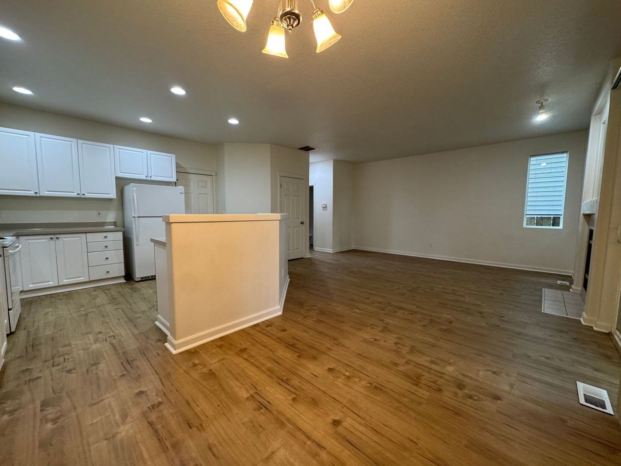 5721 Ne Canard Ct - Photo 3 of 19