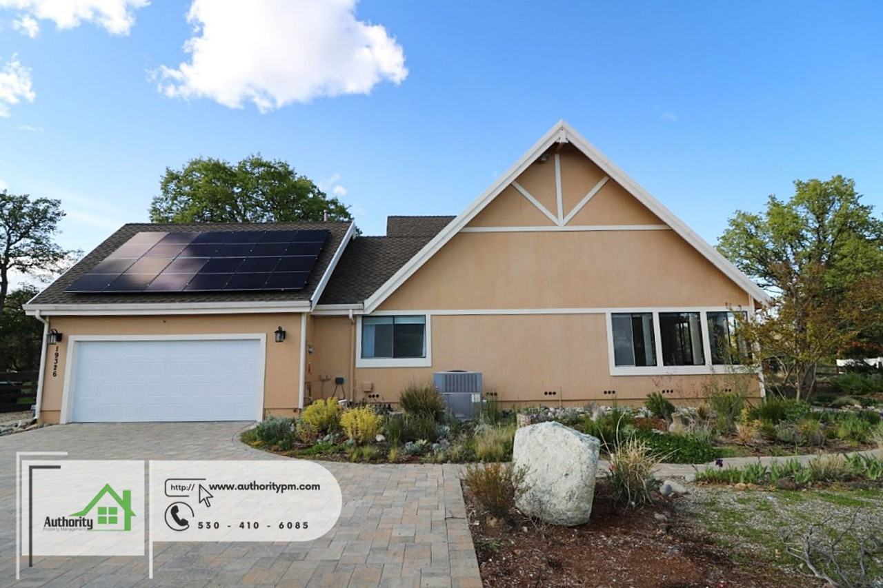 19326 Lexington Ln - Photo 3 of 50