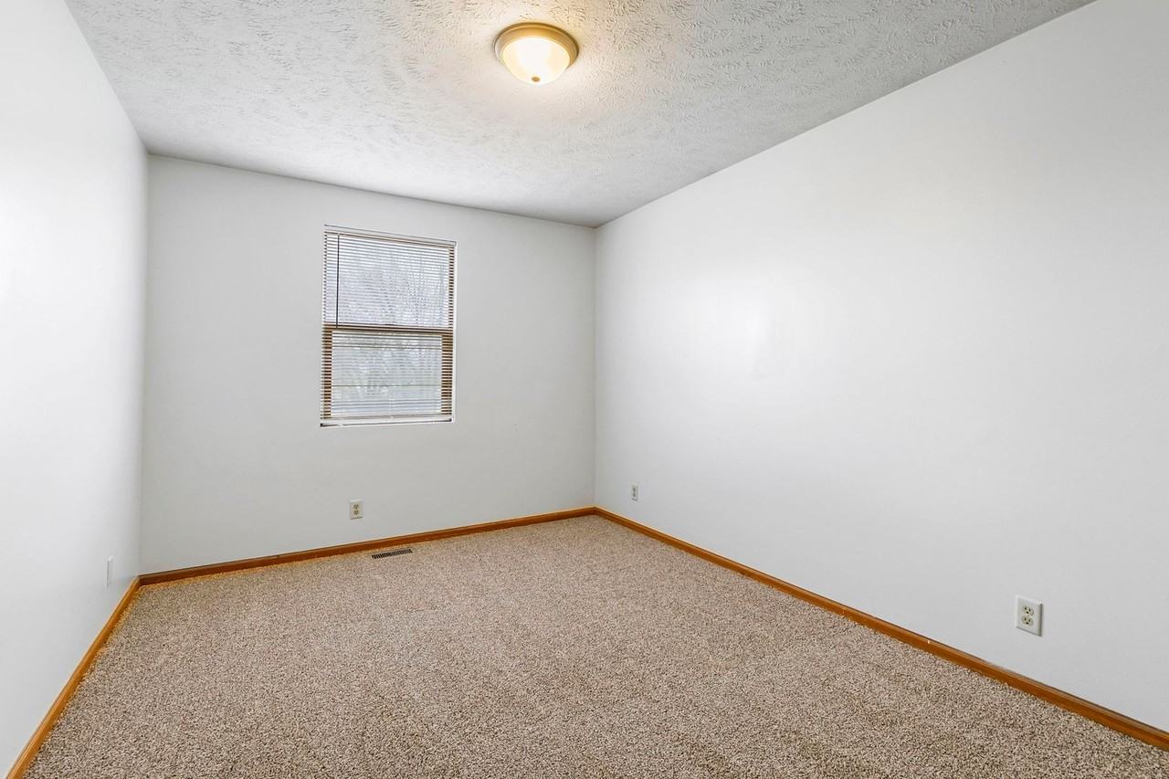 1701 Groveland Cir - Photo 2 of 29