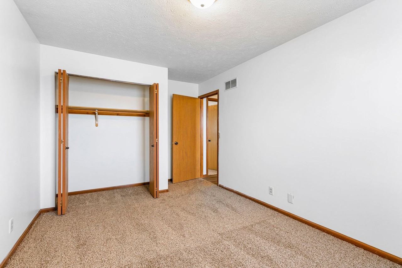 1701 Groveland Cir - Photo 3 of 29