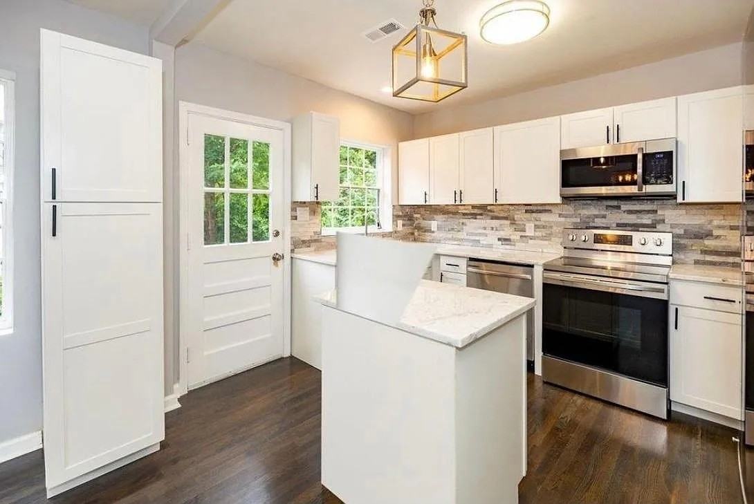2032 Westminster Way Ne #NA - Photo 4 of 9