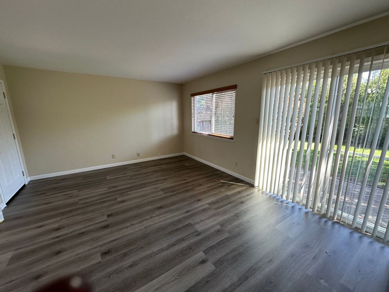 1250 Flora Ave - Photo 2 of 10