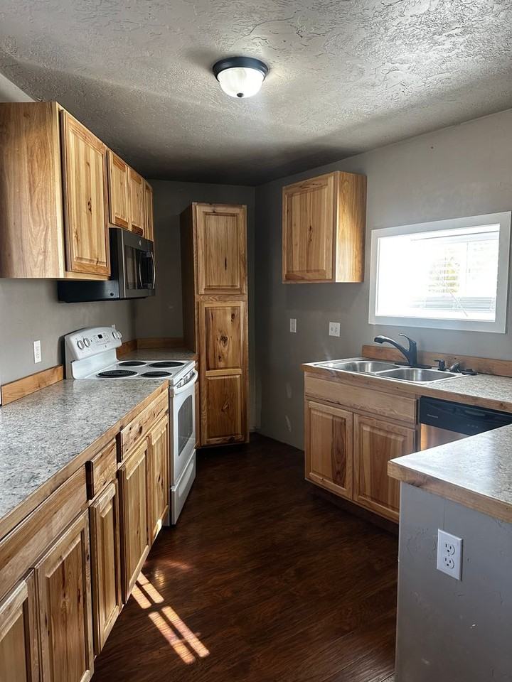 291 Highway 30 E - Photo 3 of 10