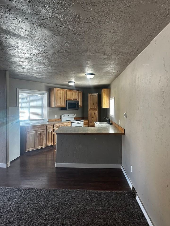 291 Highway 30 E - Photo 5 of 10