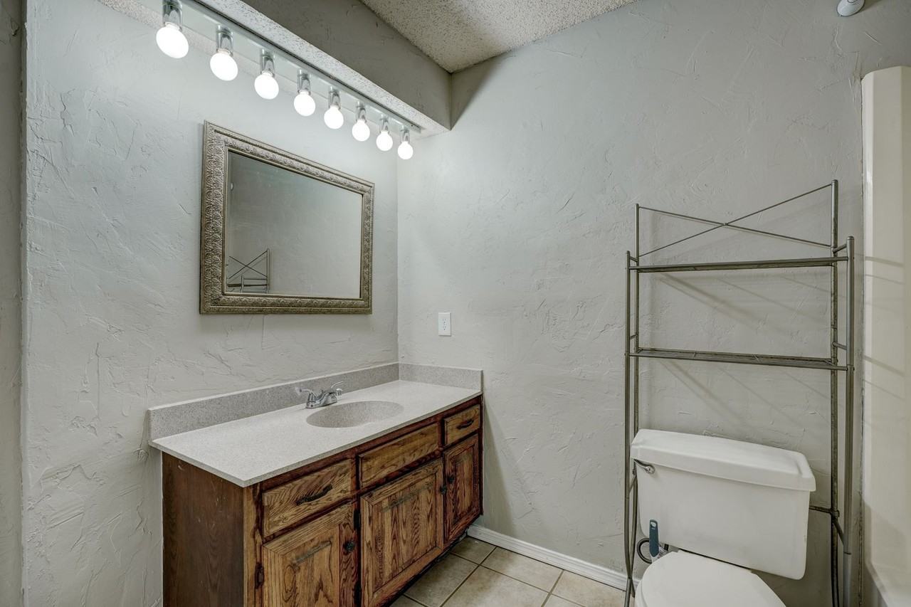 805 Cherrywood Ln - Photo 4 of 9