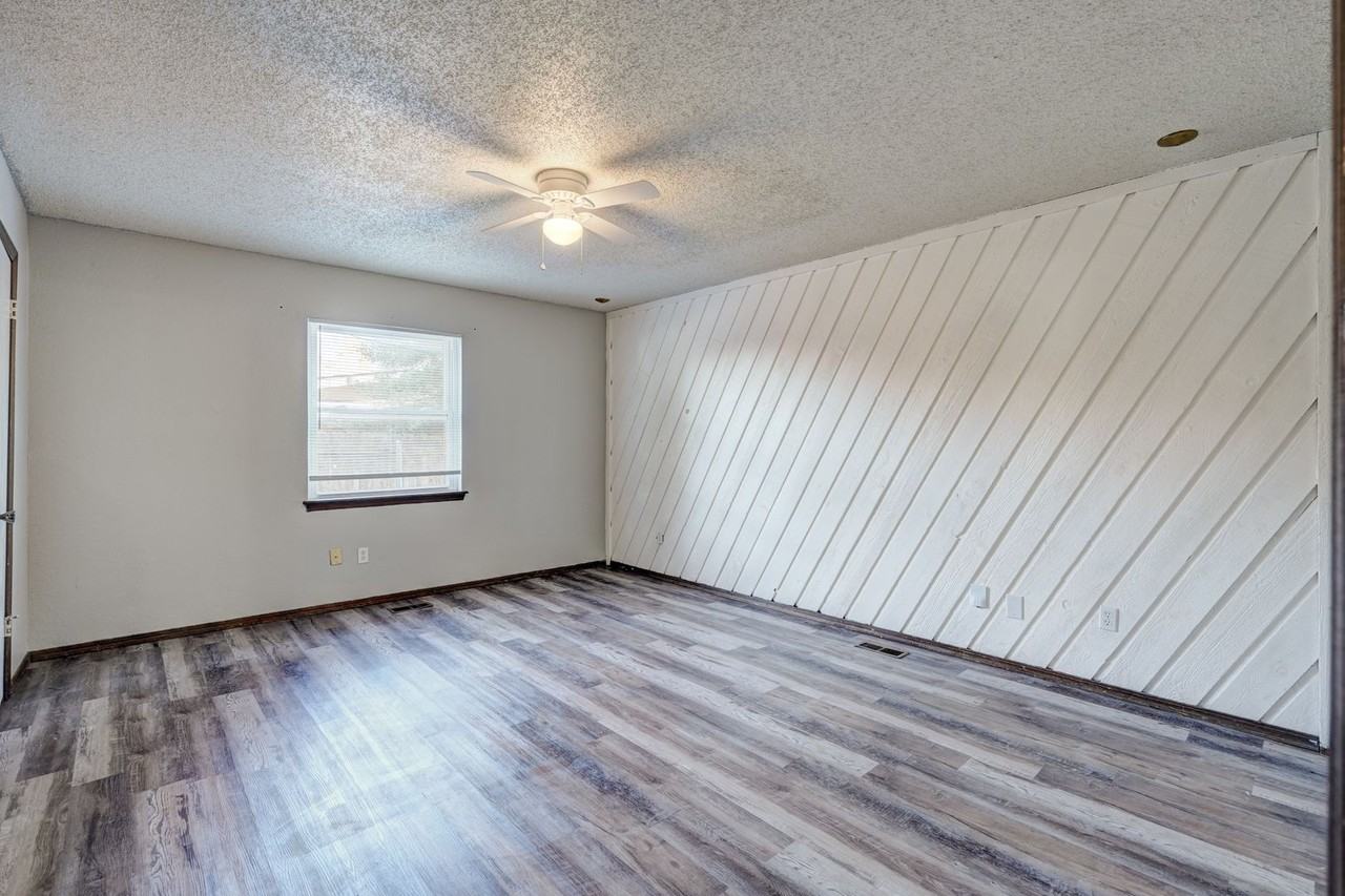 805 Cherrywood Ln - Photo 6 of 9