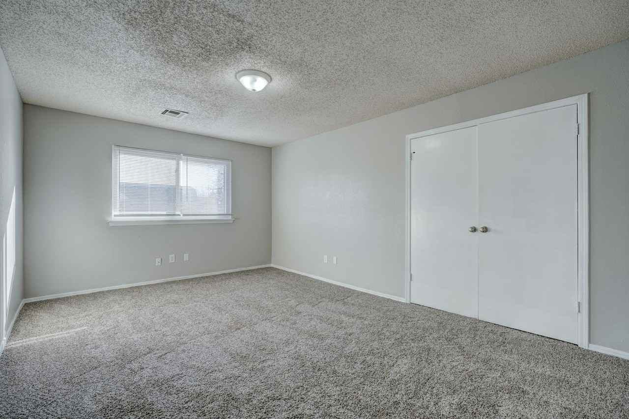 805 Cherrywood Ln - Photo 7 of 9