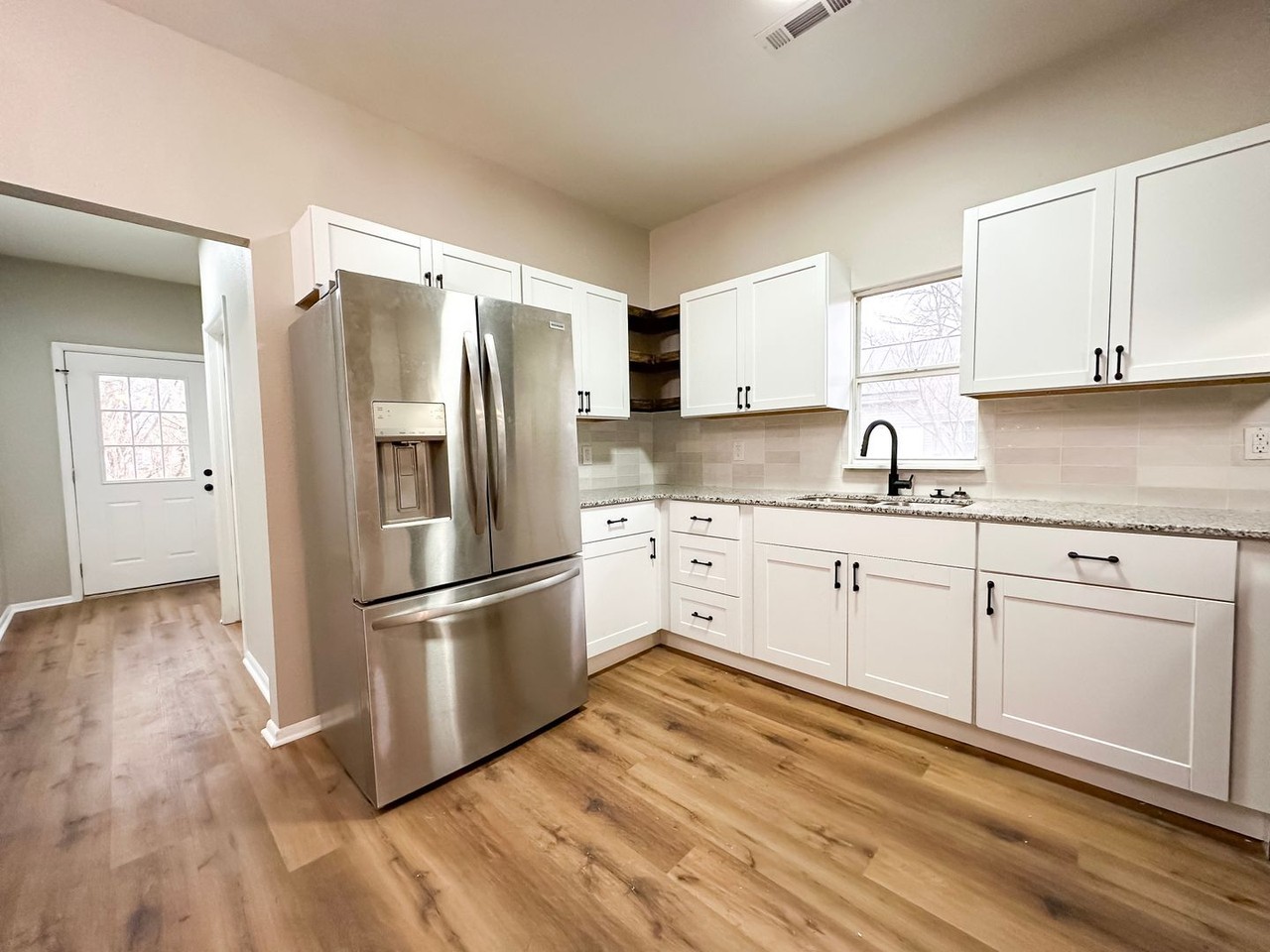 202 W 3rd St - Photo 5 of 45