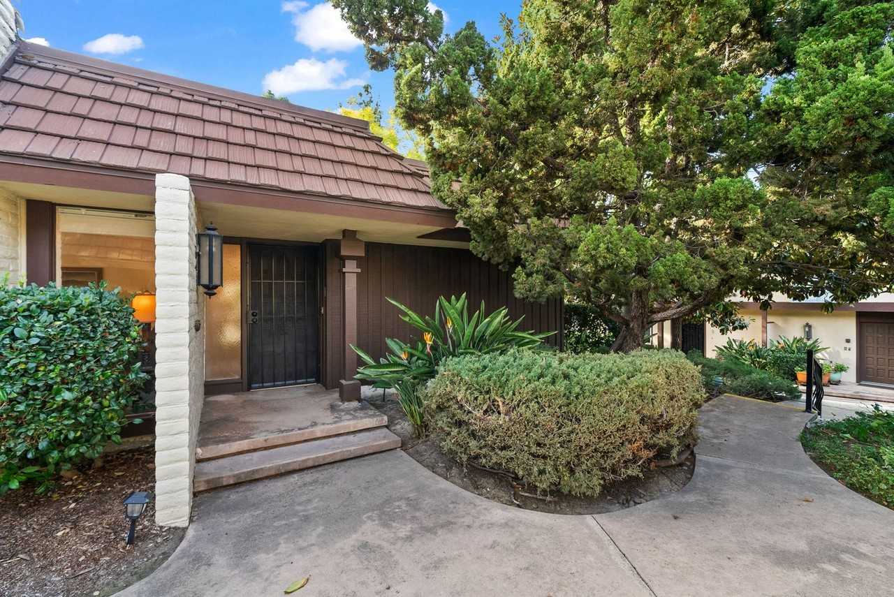 4517 Collwood Ln - Photo 2 of 26