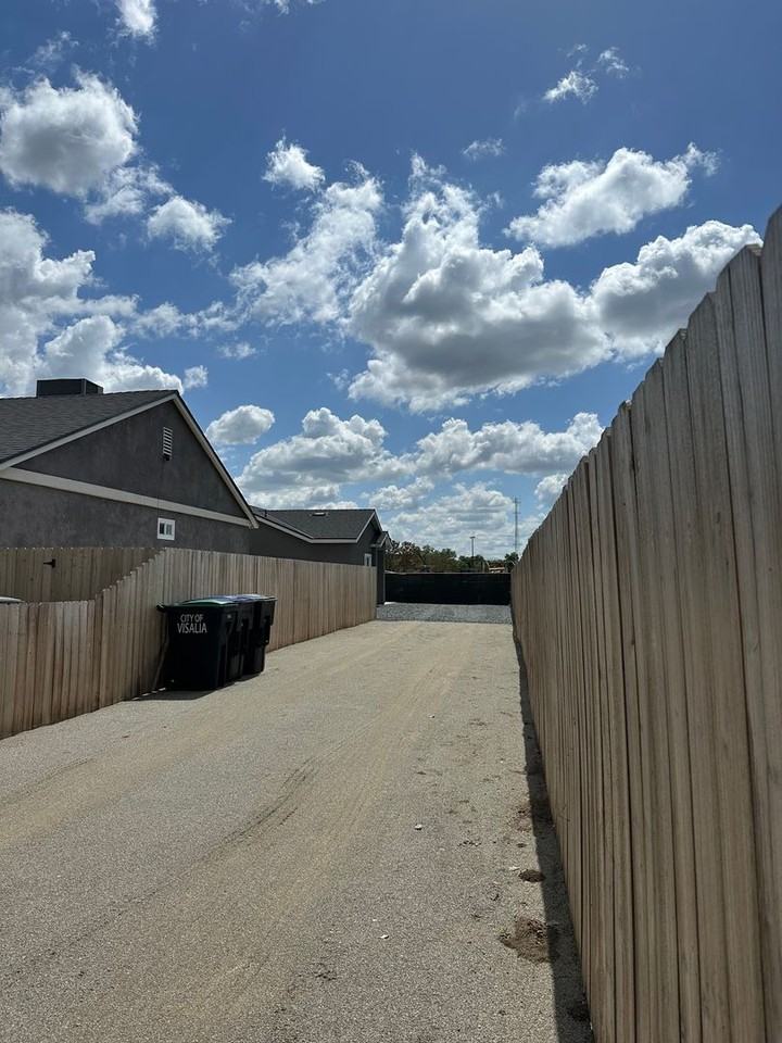 1047 E Douglas Ave - Photo 3 of 23