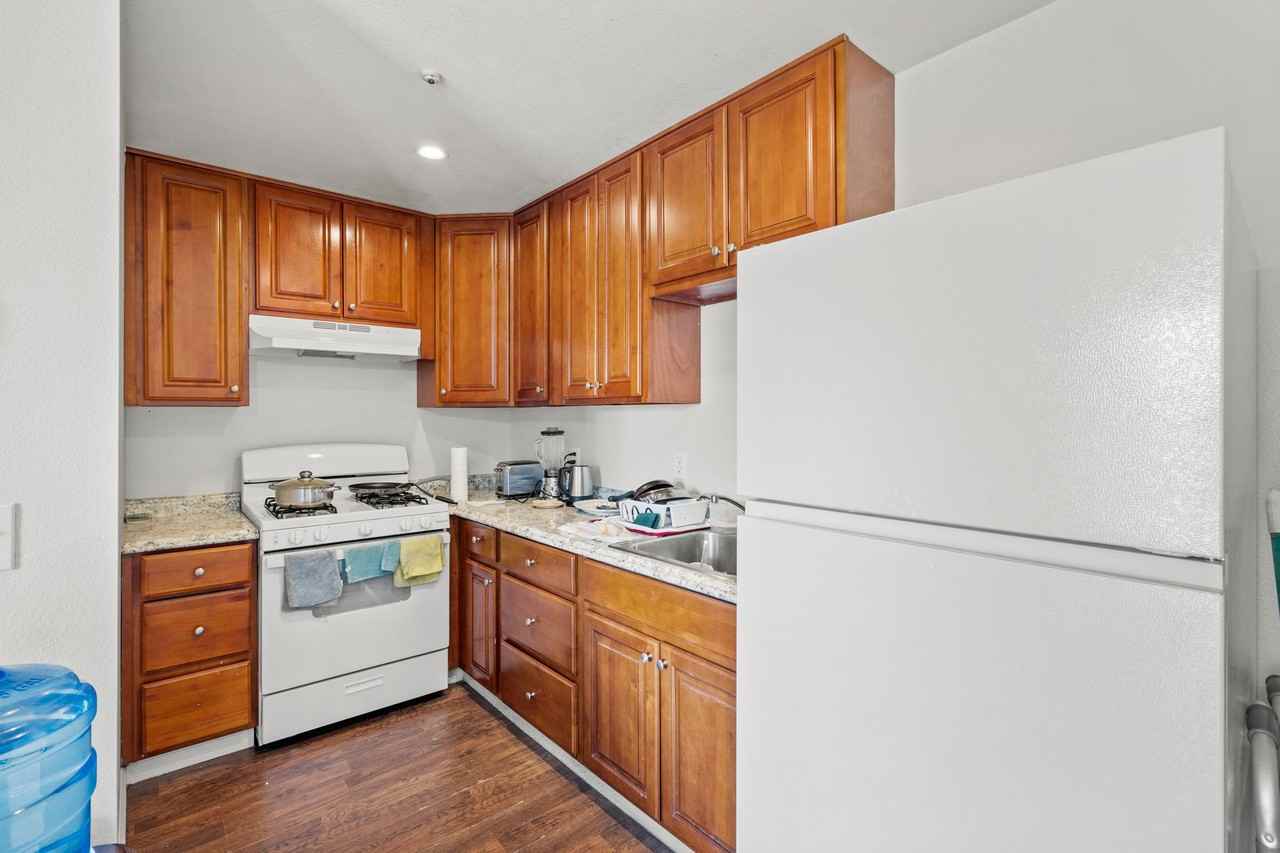 Las Flores Apartments - Photo 4 of 21