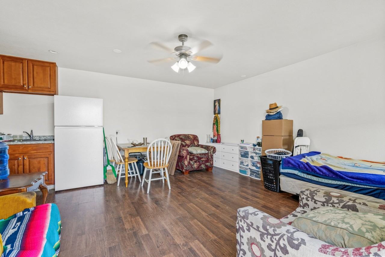 Las Flores Apartments - Photo 5 of 21