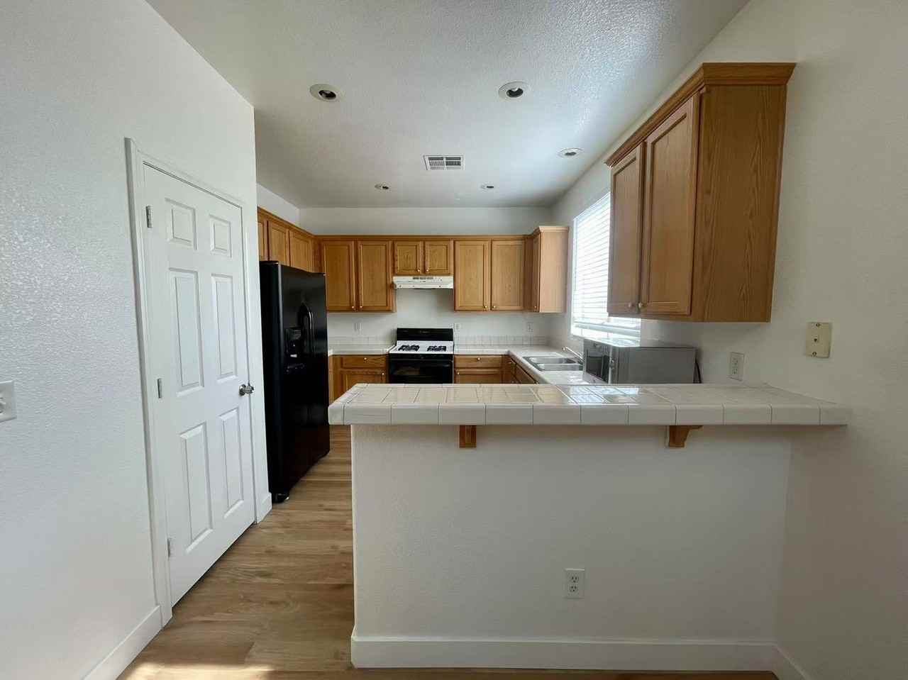 10055 Capistrello Ave - Photo 7 of 20