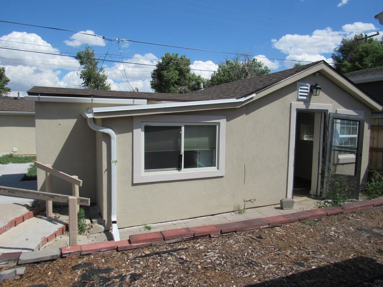 741 1/2 N Lincoln St - Photo 4 of 20