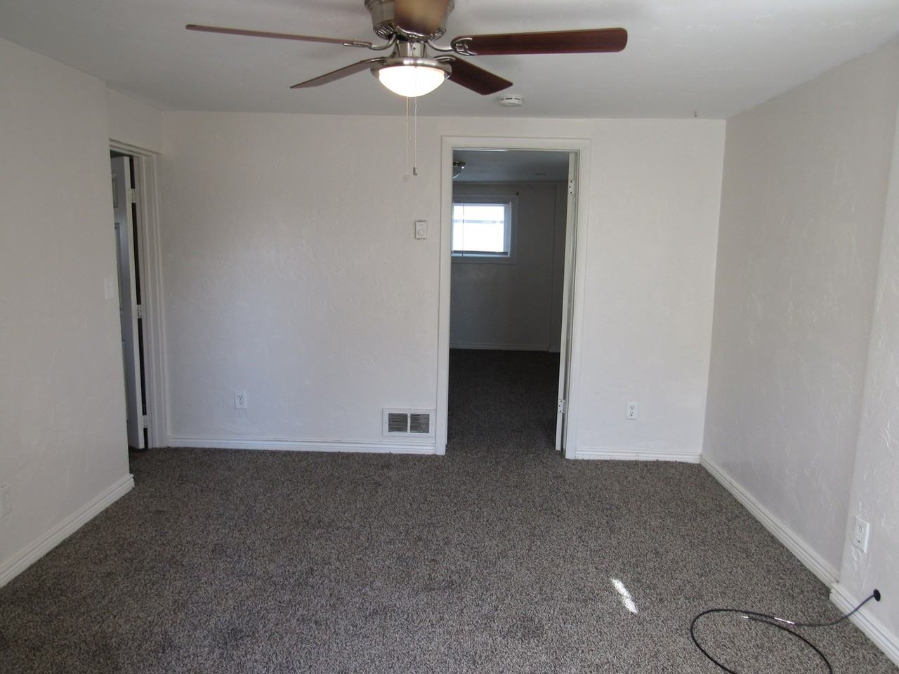 741 1/2 N Lincoln St - Photo 6 of 20