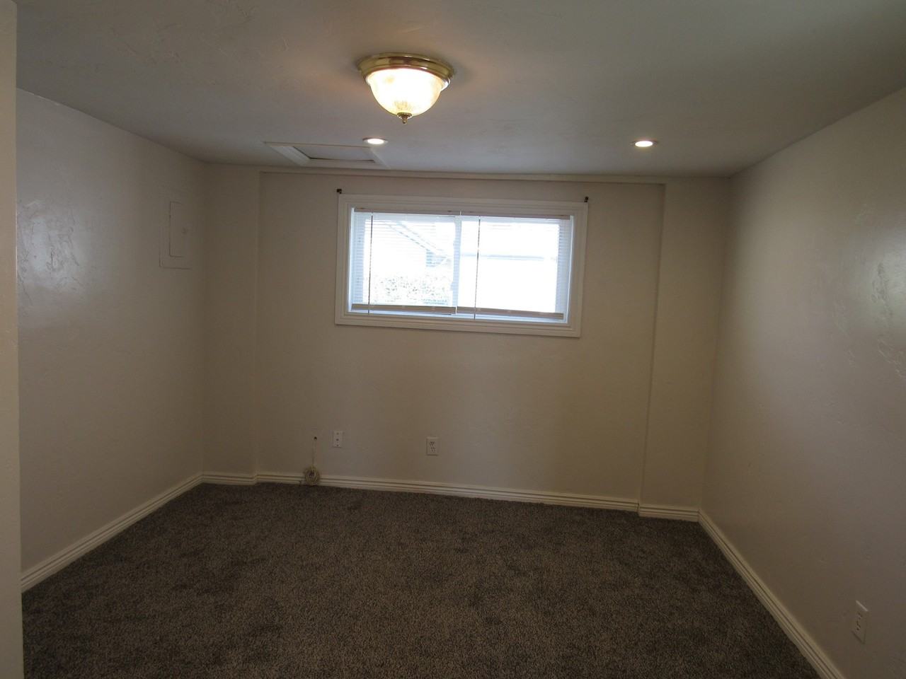 741 1/2 N Lincoln St - Photo 7 of 20