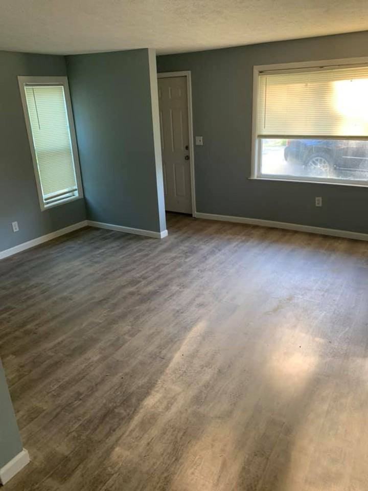214 S Elm St - Photo 3 of 18