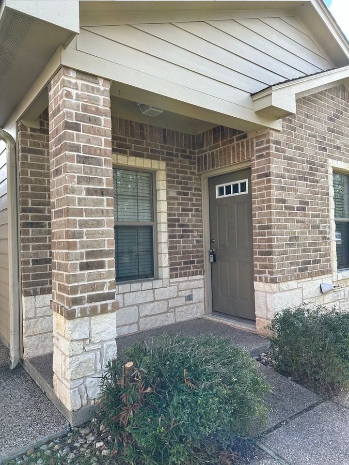 126 Bentwood - Photo 2 of 15
