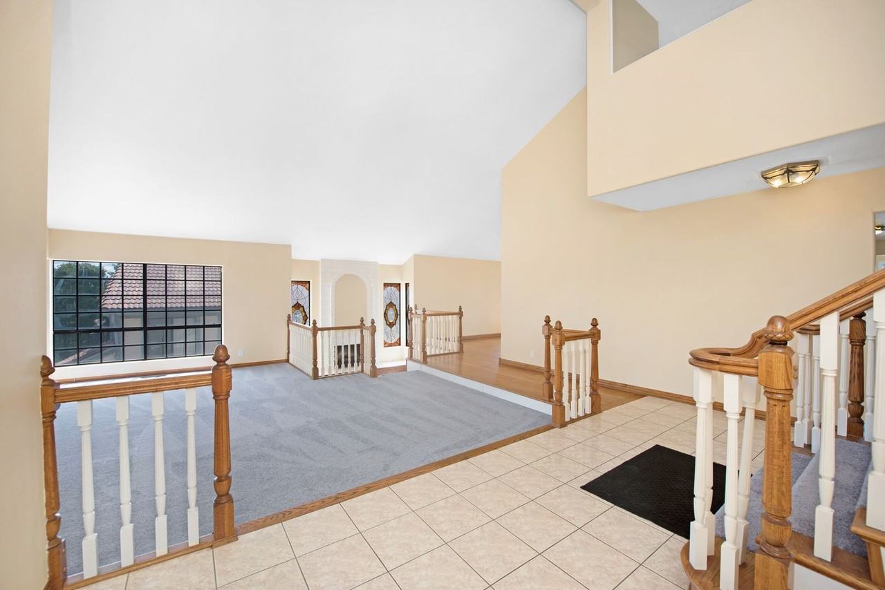 2274 N Rockridge Pl - Photo 5 of 50