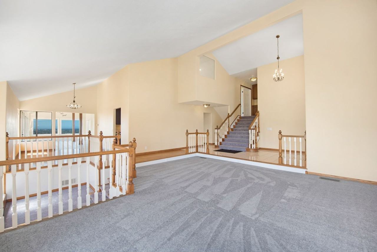 2274 N Rockridge Pl - Photo 7 of 50