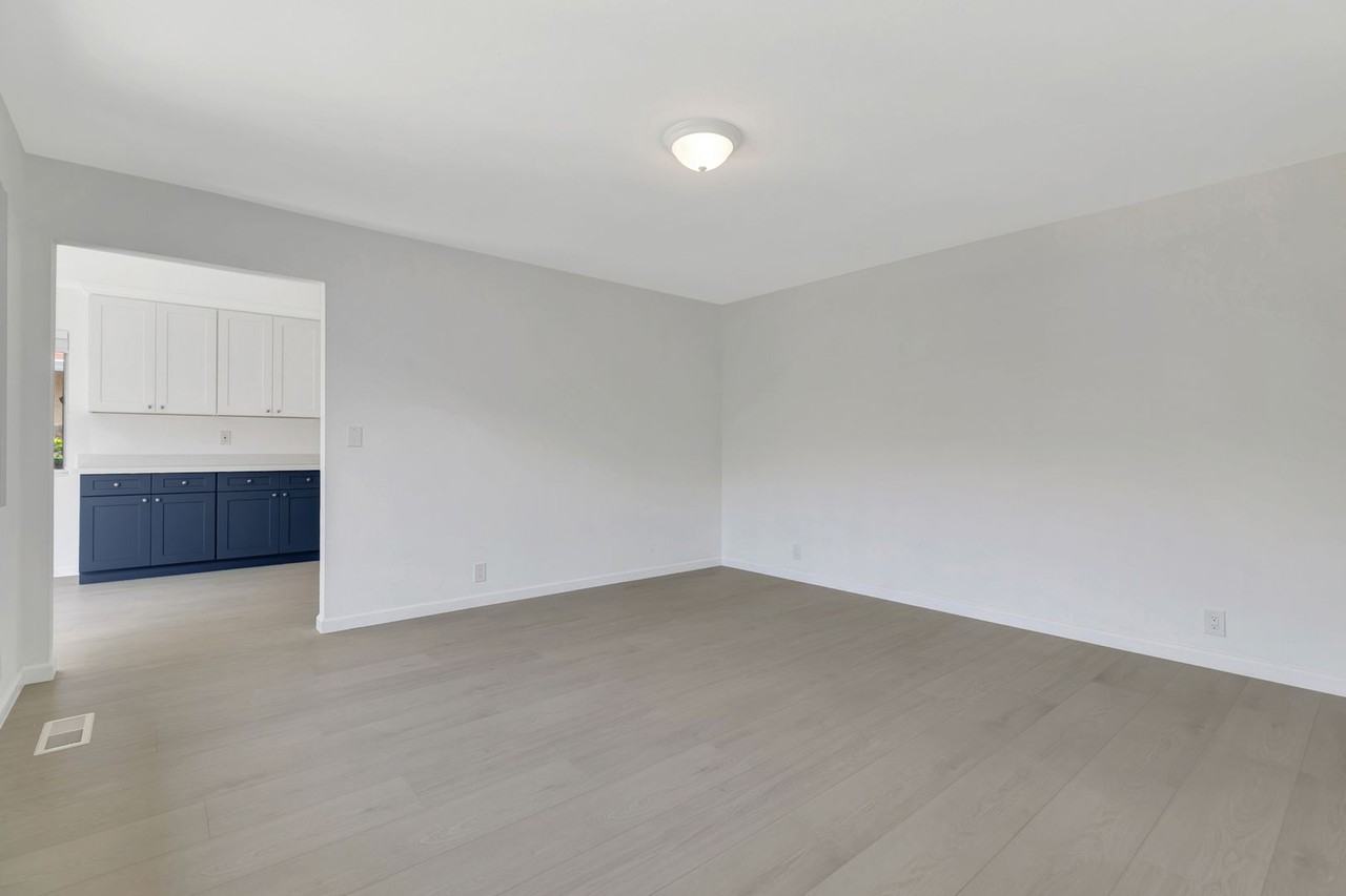 728 Muir Dr - Photo 2 of 9