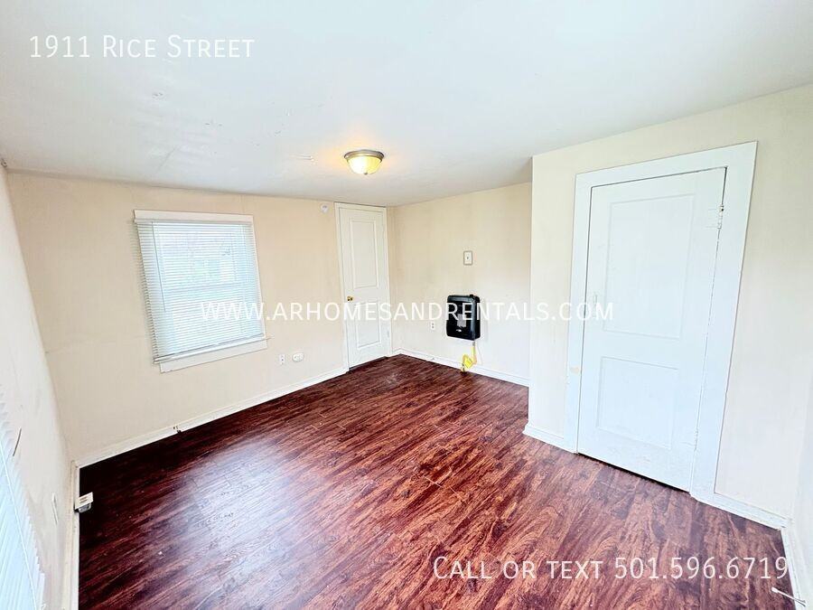 1911 Rice St - Photo 2 of 10