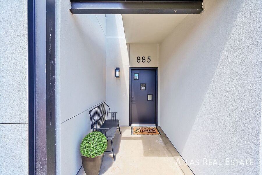 885 Paget Pt - Photo 2 of 29