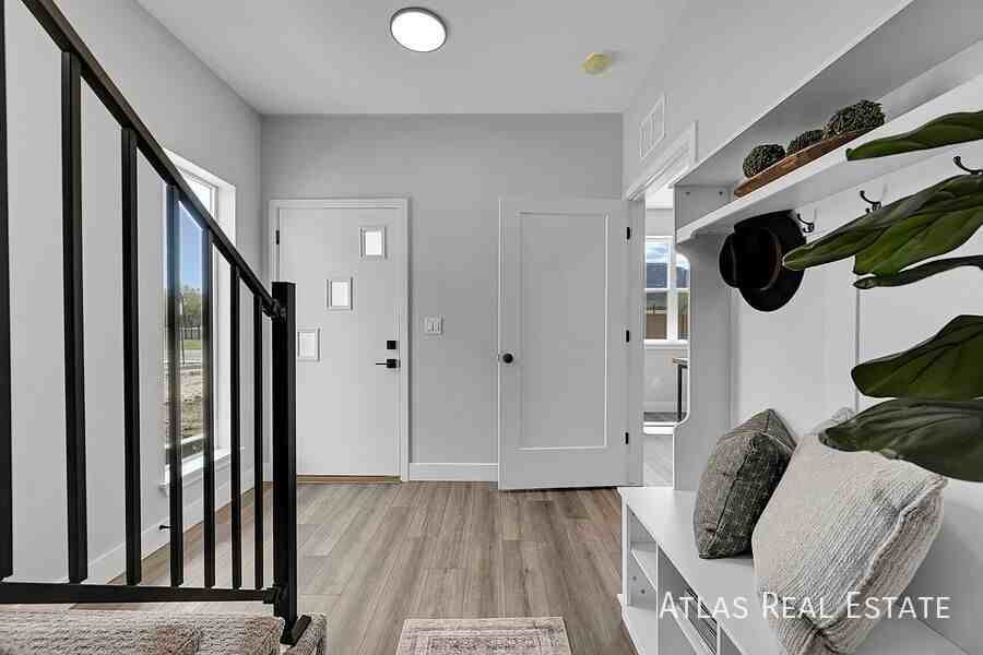 885 Paget Pt - Photo 3 of 29