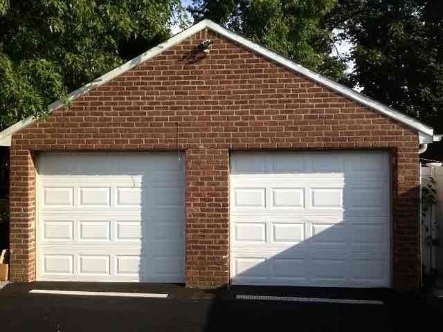 1098 Gerald St - Photo 2 of 20