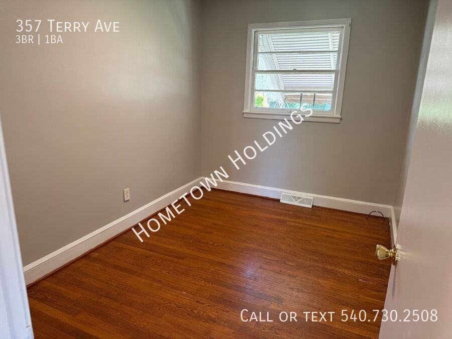 357 Terry Ave - Photo 3 of 7