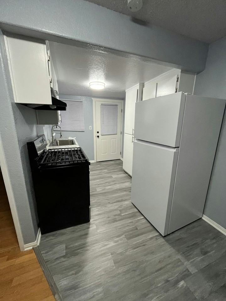 13423 Olive Drive, Unit 4 Upstairs - Photo 3 of 14