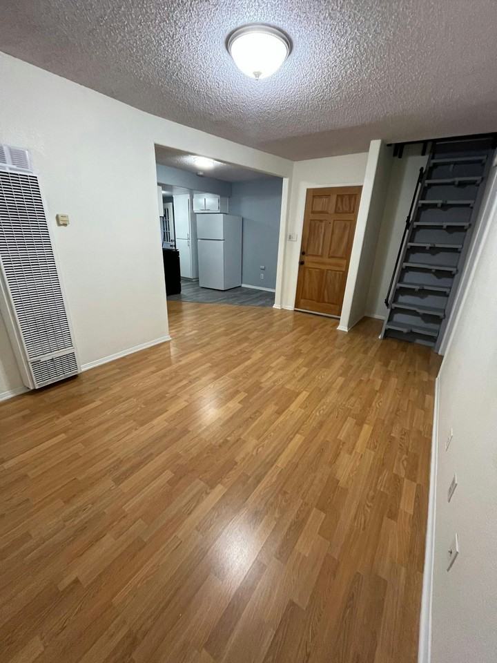 13423 Olive Drive, Unit 4 Upstairs - Photo 6 of 14