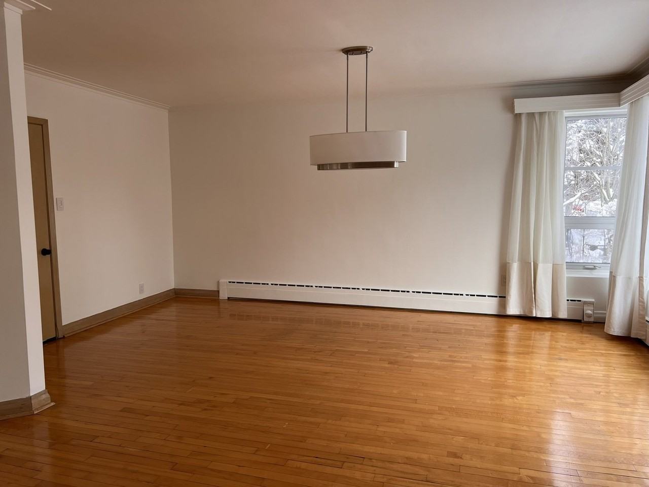 683 Boul Graham - Photo 3 of 19