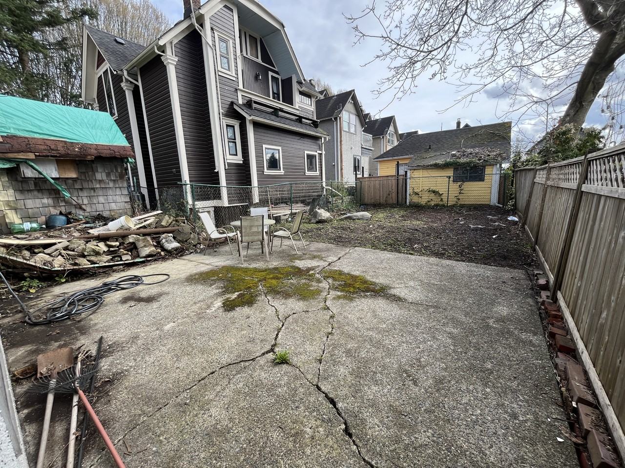 566 Prior St Bsmt #BS - Photo 2 of 8