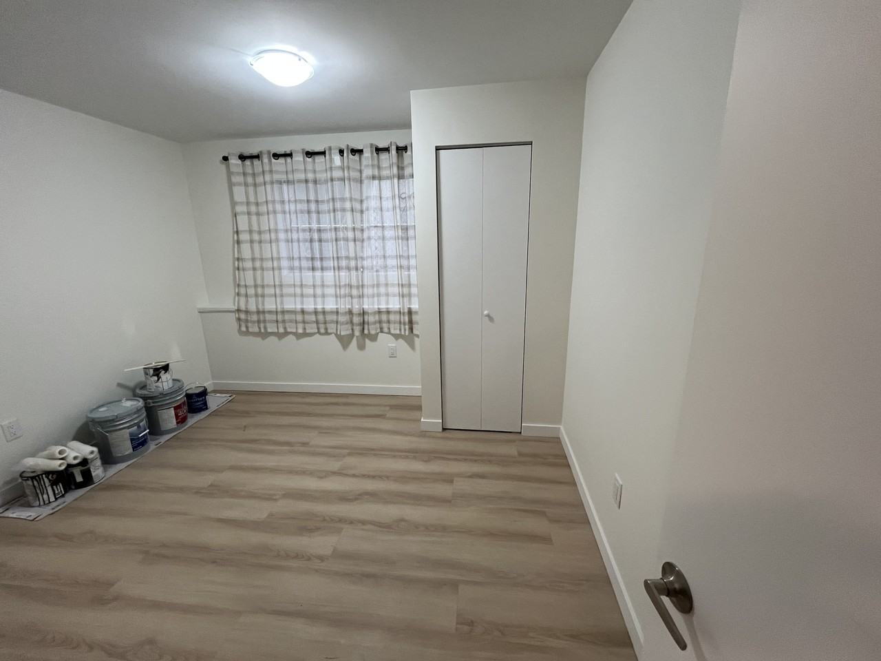 566 Prior St Bsmt #BS - Photo 6 of 8