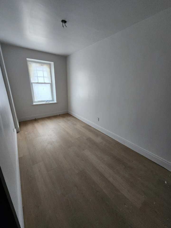 52 Macdonell St #1 - Photo 3 of 5