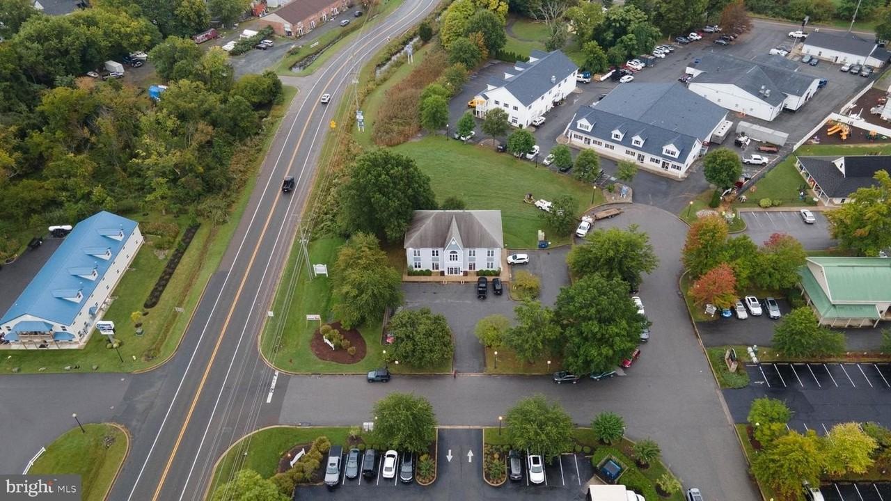 102 Saint Claire Pl - Photo 2 of 47