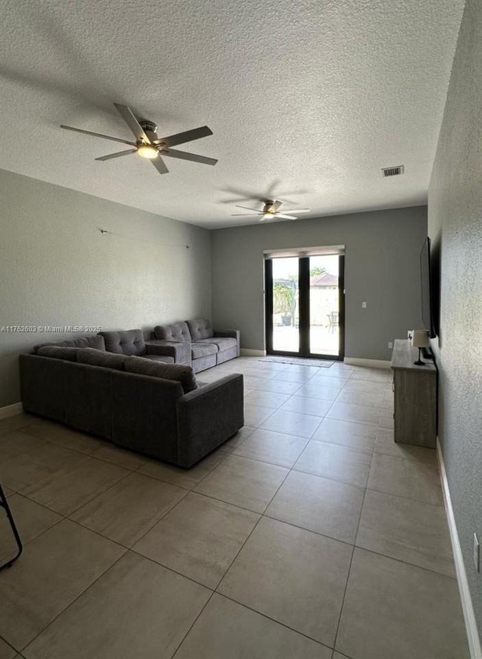 27862 Sw 134th Ct - Photo 3 of 8