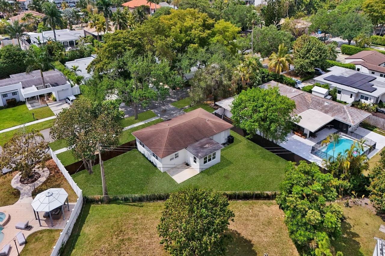 2125 Alamanda Drive - Photo 5 of 36