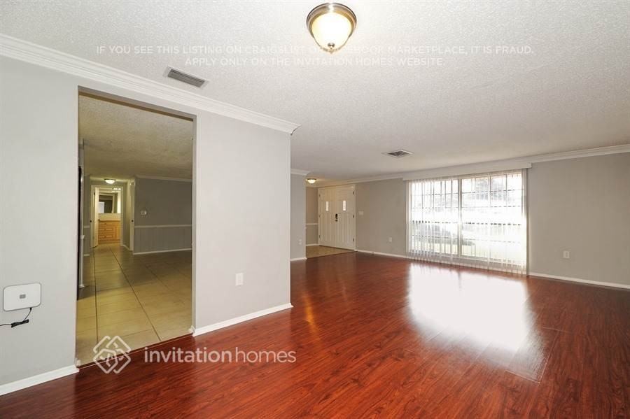 8701 Lincolnshire Dr - Photo 4 of 22