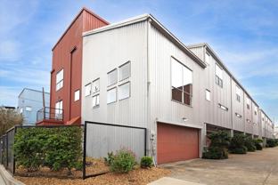 902 Robin St - Photo 1 of 1
