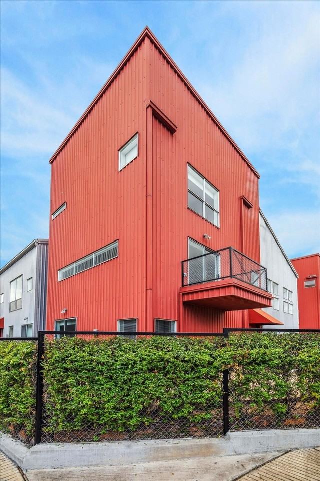 902 Robin St - Photo 2 of 28