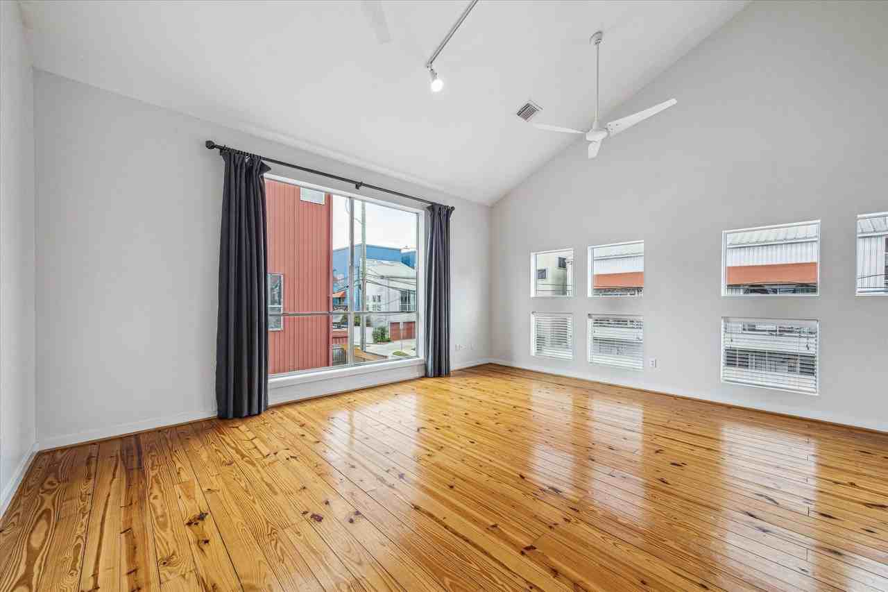 902 Robin St - Photo 5 of 28