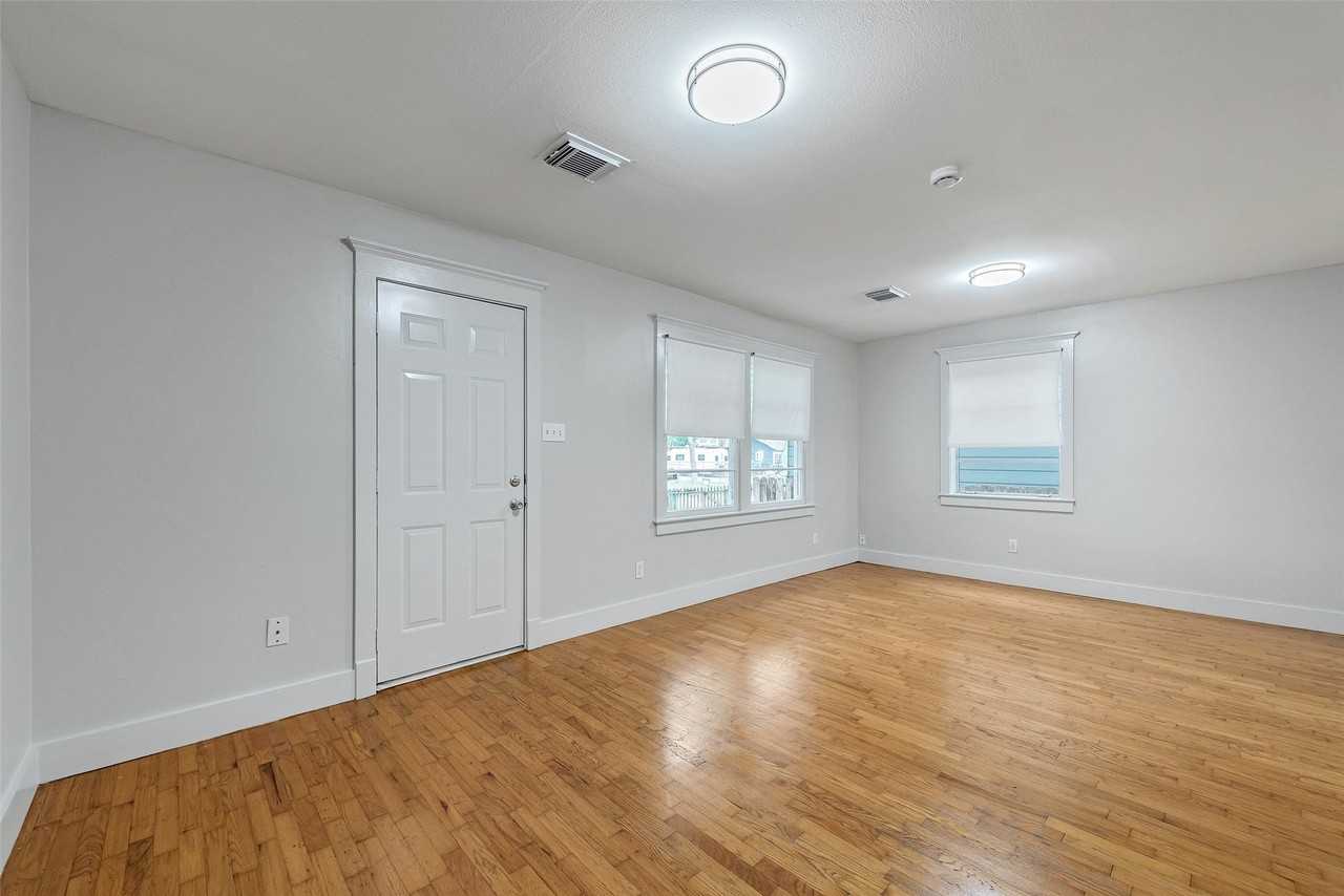 1832 Tabor St - Photo 5 of 28