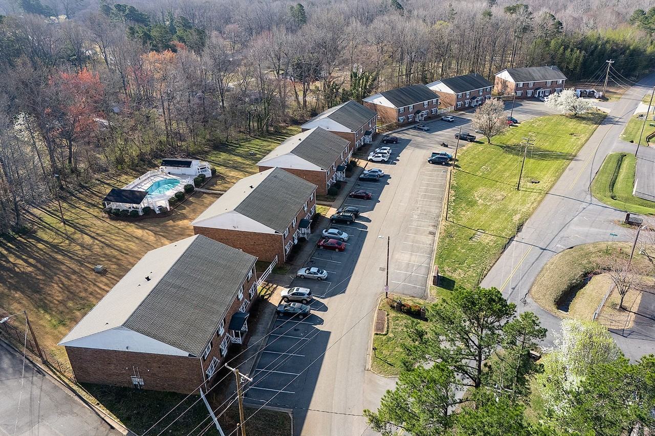 Pickwyck Condominiums - Photo 2 of 14