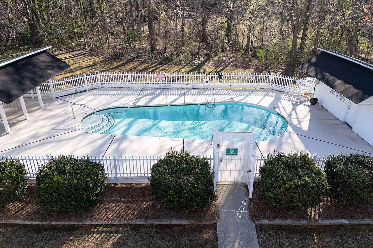 Pickwyck Condominiums - Photo 4 of 14