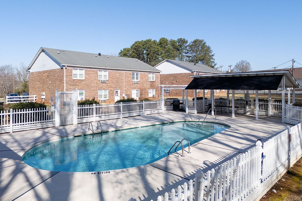 Pickwyck Condominiums - Photo 6 of 14