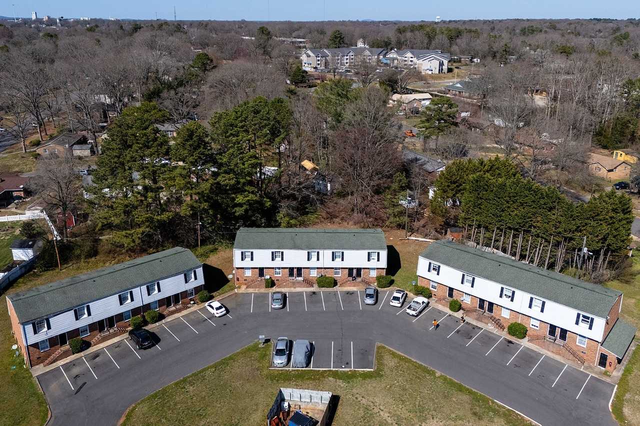 Two Bedrooms One and Half Bathroom Townhouse - Photo 3 of 14