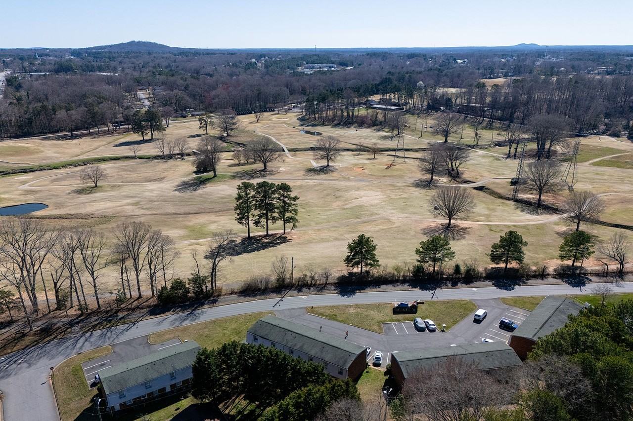 Two Bedrooms One and Half Bathroom Townhouse - Photo 4 of 14